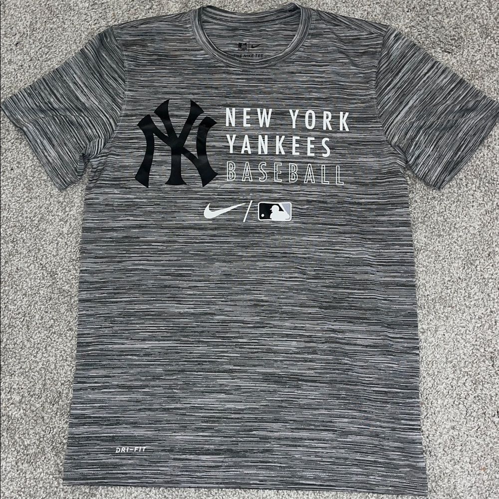 Nike Dri Fit MLB Gray Stripe Athletic style New York Yankees baseball T Shirt S